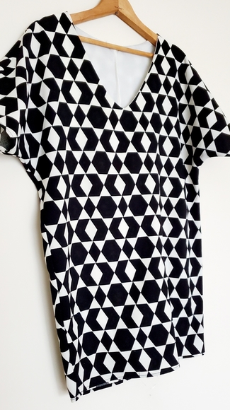 Everly black & white geometric print shirt dress - Picture 3 of 5
